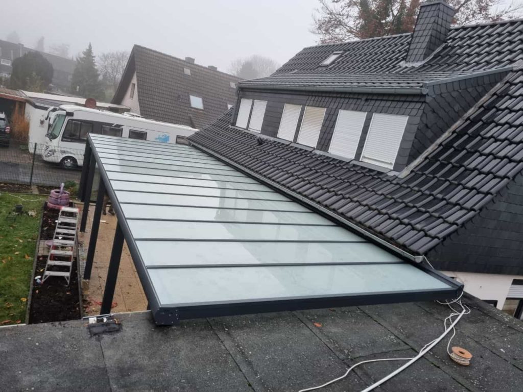 Terrassenüberdachung+ LED - Referenz aus Krefeld von ELITE-Fensterbau.de